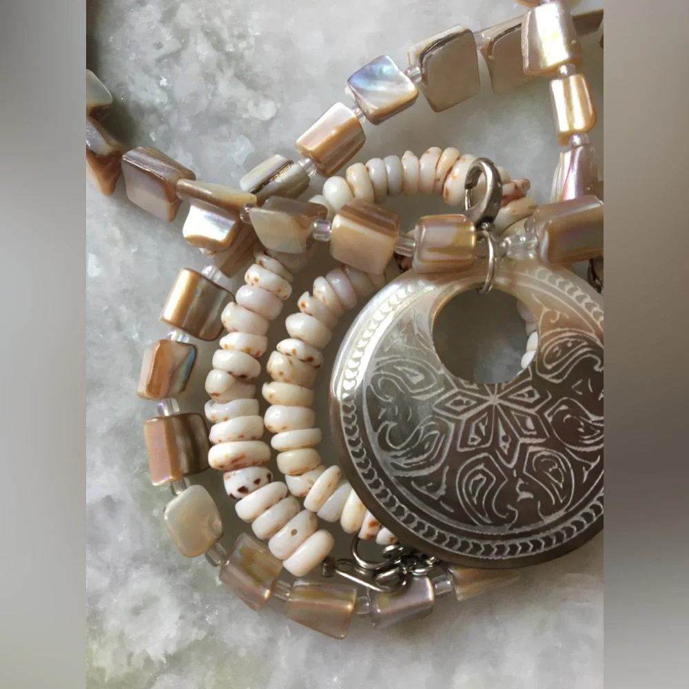 Elegant Beige Etched shell and beaded necklace and Shell anklet/bracelet 🐚🪸🌞🌼 - Picture 12 of 15